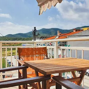  Πανσιόν Pirofani